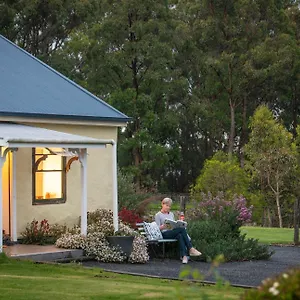Straw House Farm - Stanthorpe Bed & Breakfast Dalveen